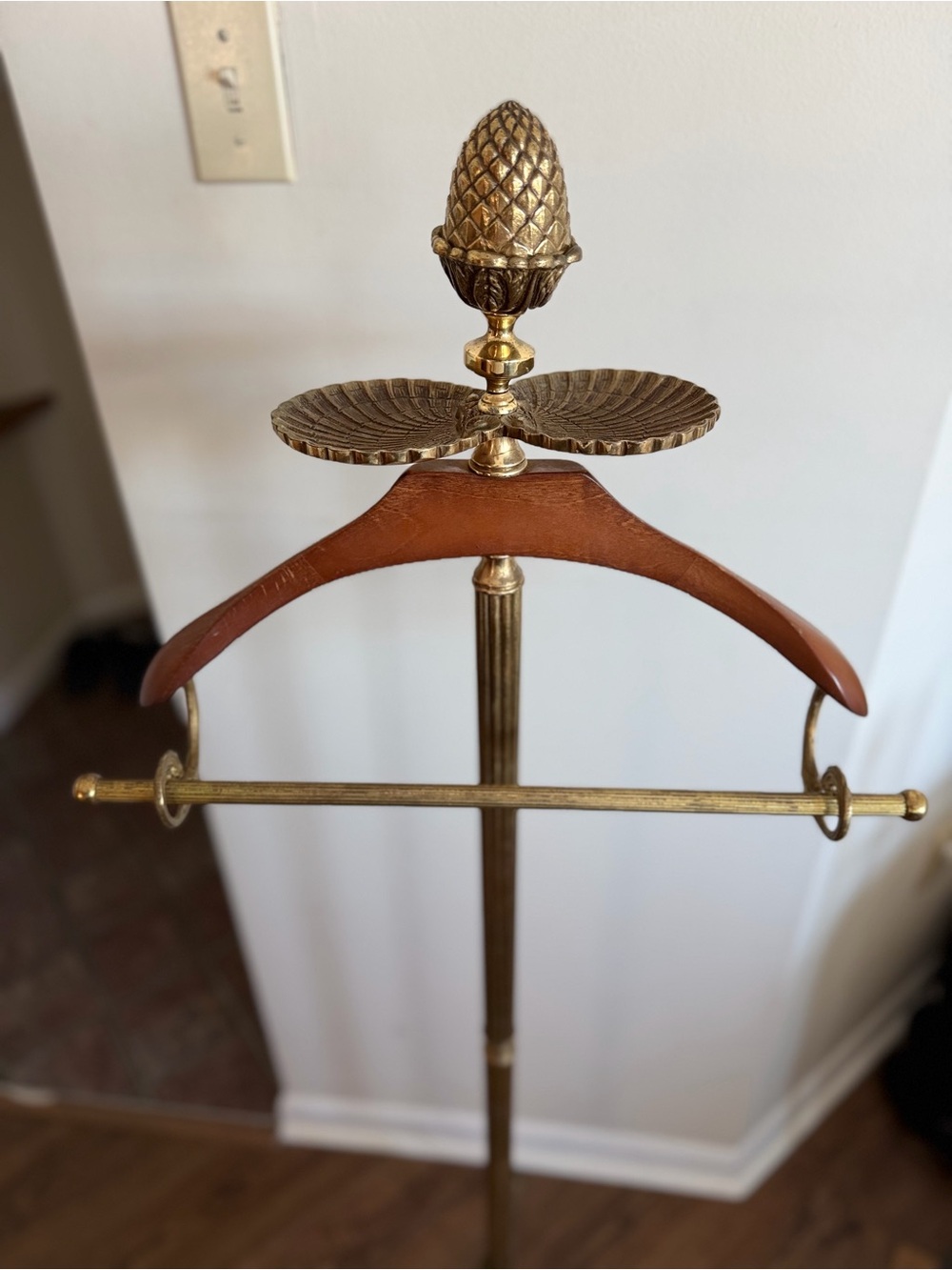 Vintage Solid Brass Pineapple Valet Stand Clothes Butler Hollywood Regency Heavy - Picture 2 of 16